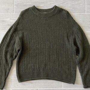 Universal Thread Women's Green Sweater NWOT